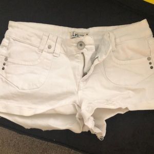 Super cute white shorts
